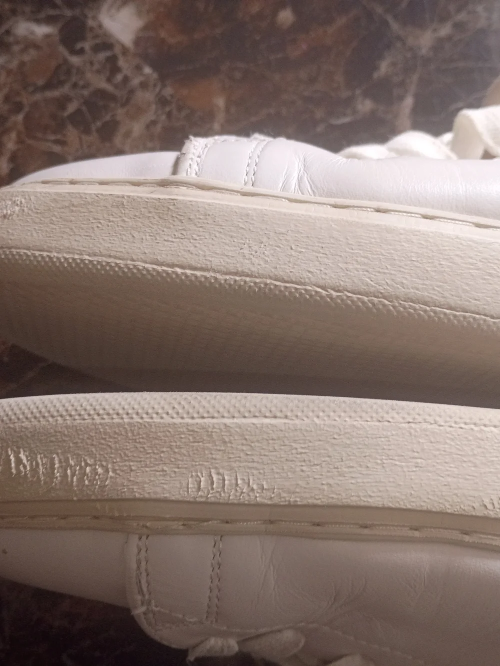 Men’s White Leather Low-Top Sneakers with Gray Heel Accent